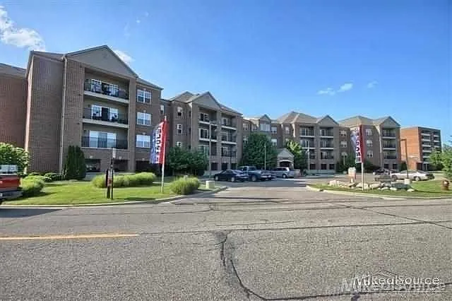 2114 Country Club Dr photo 1