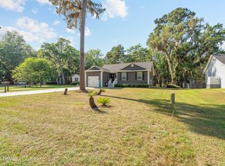 42 Canopy Ln, Saint Helena Island, SC 29920