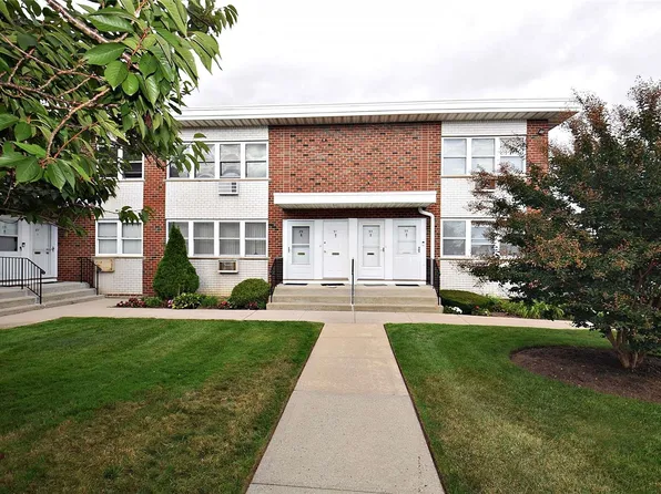 95 Farber Drive #95, West Babylon, NY 11704