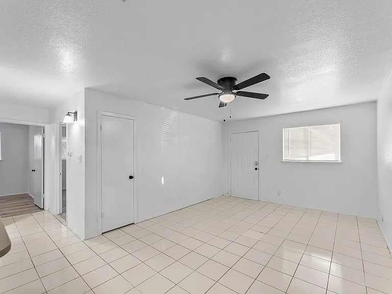 11103 Renel Dr — Photo 2