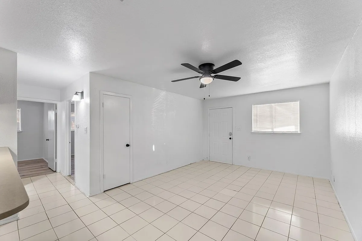Building Photo - 11103 Renel Dr