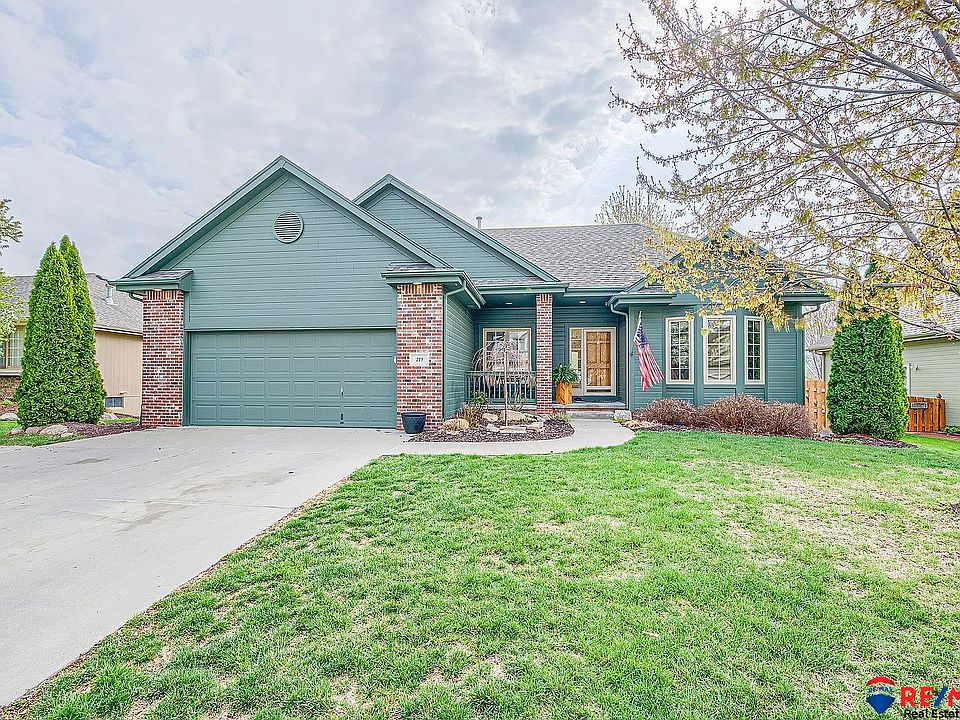 1st image of 215 Castle Pine Dr