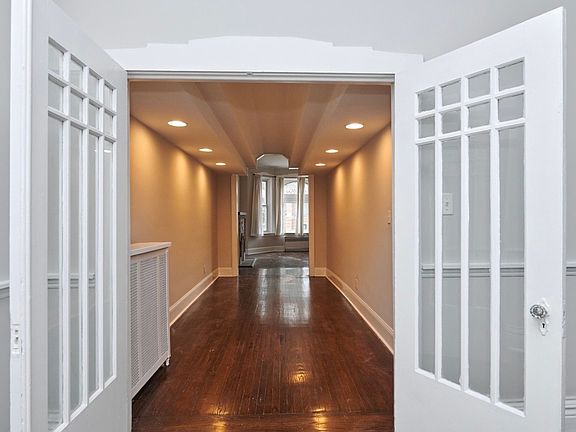 5th image of 618 E 50th Pl Unit 1