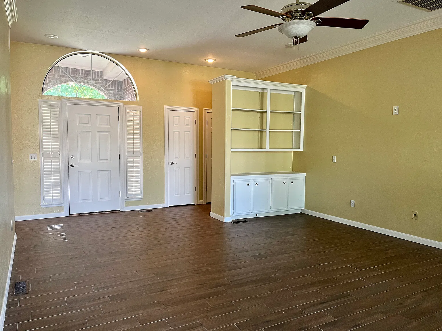 3 bed, 2.5 bath, 2331 sqft, $2,300 — Photo 3