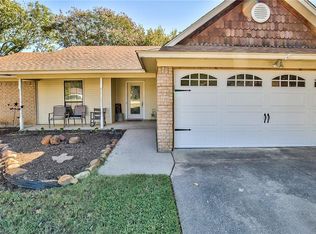 3032 Oak Valley Dr, Bedford, TX 76021