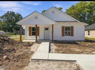 802 N Walker St, Webb City, MO 64870