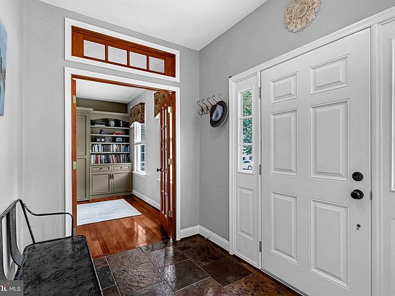 5th image of 819 Windridge Ln