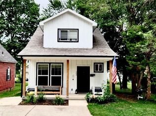 304 SW 16th St, Blue Springs, MO 64015