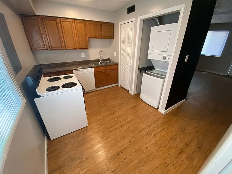 451 Alden Ave — Photo 8