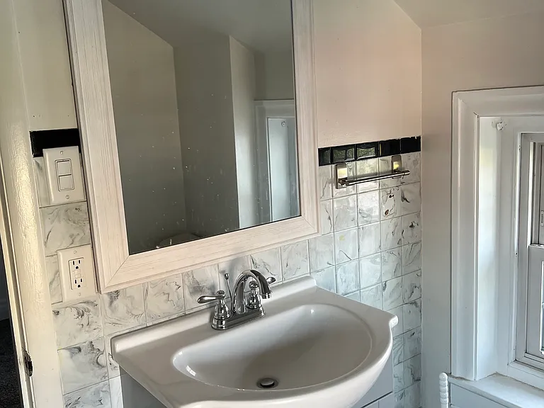 122 N Main St — Photo 7