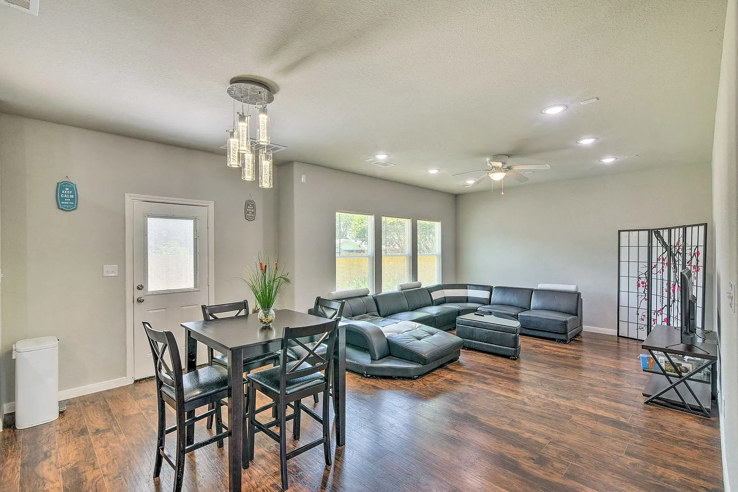 3 bed, 2.0 bath, 1808 sqft, $4,276 — Photo 2