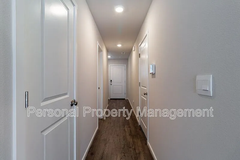 3 bed, 2.5 bath, 1522 sqft, $2,295 — Photo 2