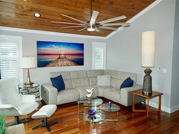 3rd image of 720 Matanzas Ct