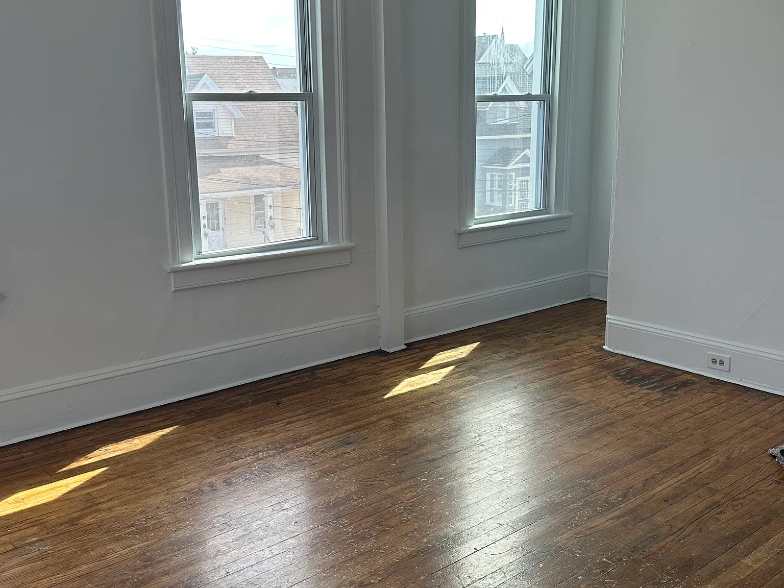 5 bed, 2202 sqft, $2,700 — Photo 3