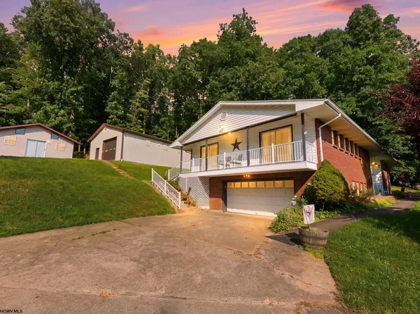 105 Jaynes Dr, Fairmont, WV 26554