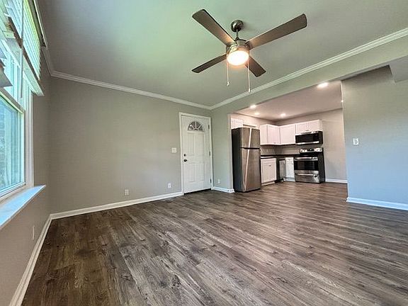 5th image of 1614 Cypress Dr APT 9