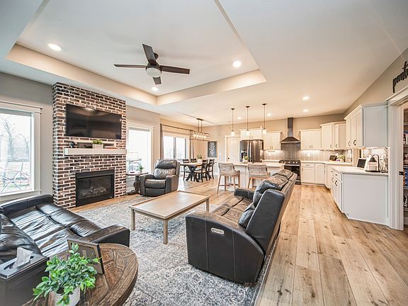 4th image of 1170 Cardinal Dr