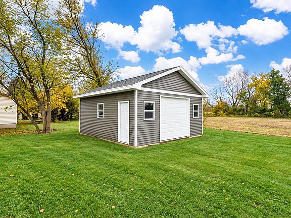 4th image of 217 Maple Dr