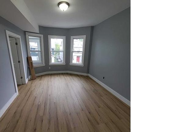 4th image of 185 Isabella Ave #1