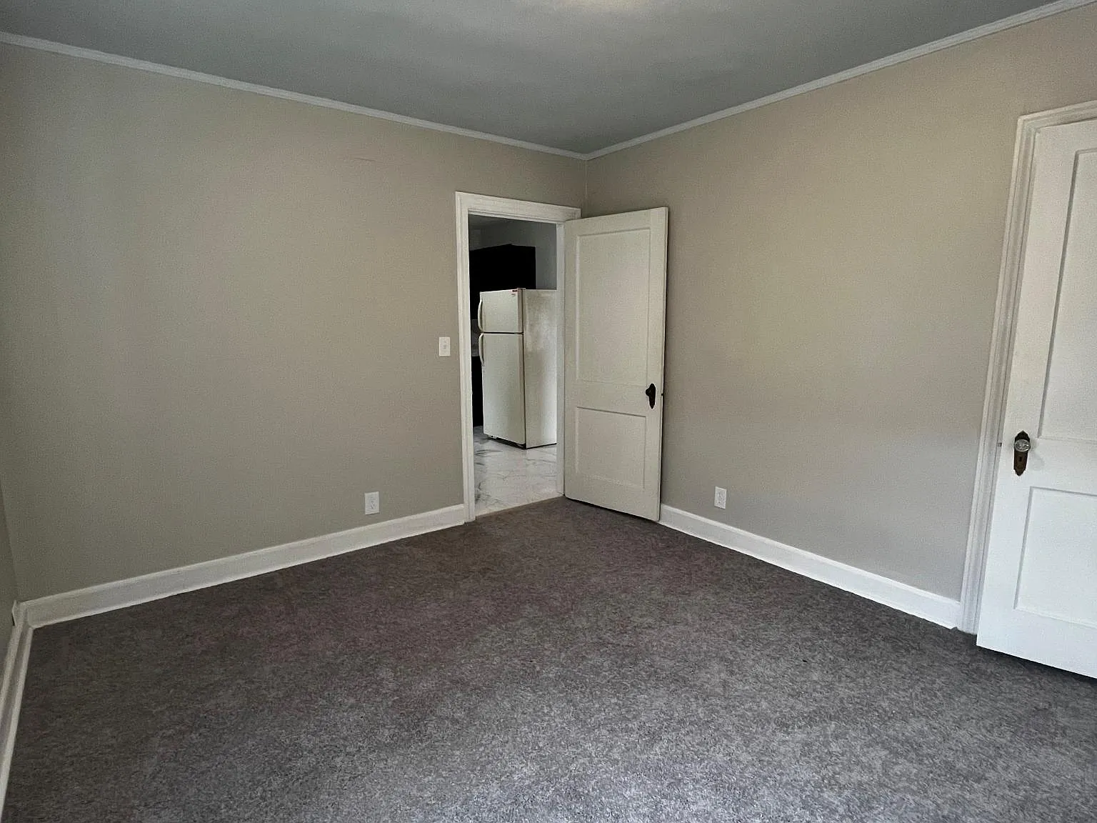 2153 Memorial Ct — Photo 4