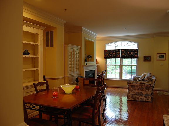 4th image of 336 Fallsgrove Dr