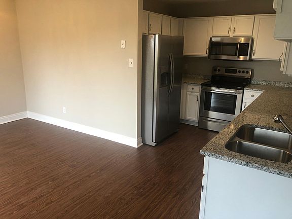4th image of 120 Tuscany Ln