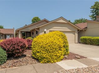 22158 Meadownorth Ct, Strongsville, OH