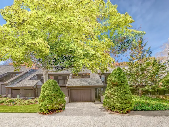 11 Dune Alpin Dr N, East Hampton, NY 11937