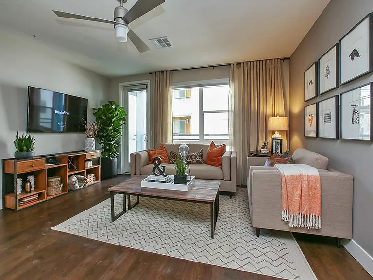 AMLI Uptown Orange — Photo 30