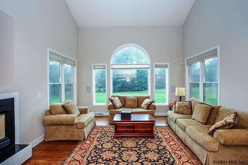 4th image of 319 PAPA Place