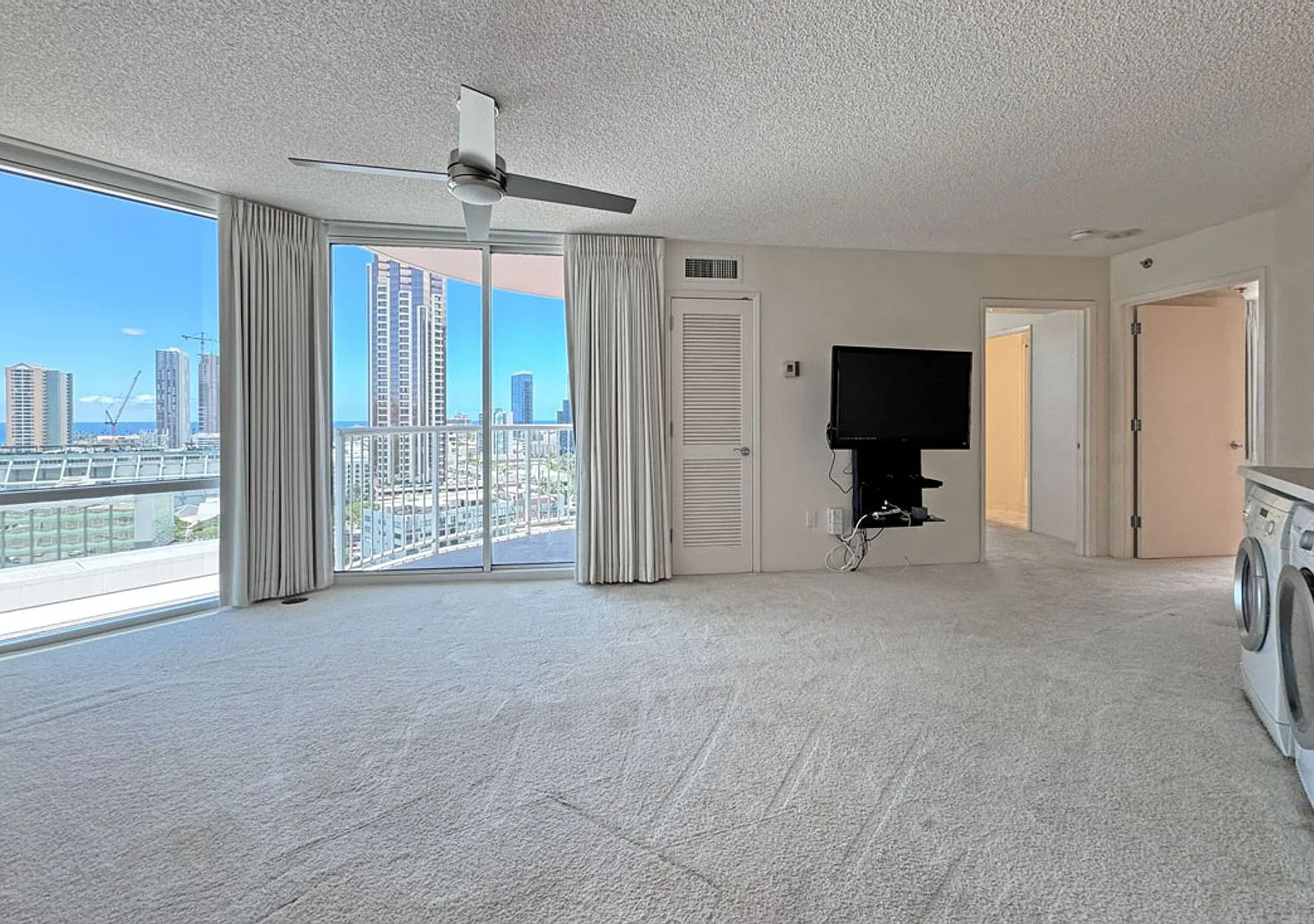 Spacious 2BR/2BA at One Archer Lane with Central AC — Photo 1