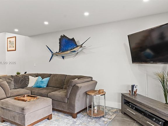 5th image of 1501 SE 15th St APT 3-2