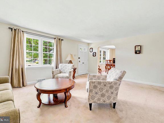 3rd image of 405 Brentwood Rd