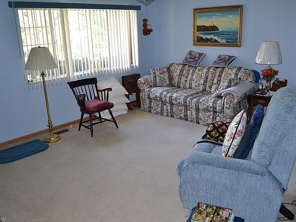 2nd image of 7750 Manor Dr