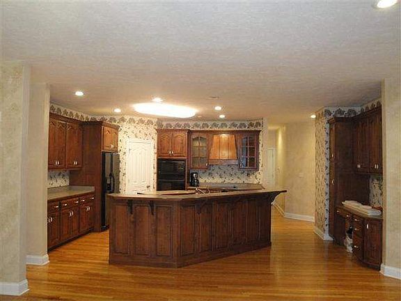 5th image of 411 Ashland Oaks Dr