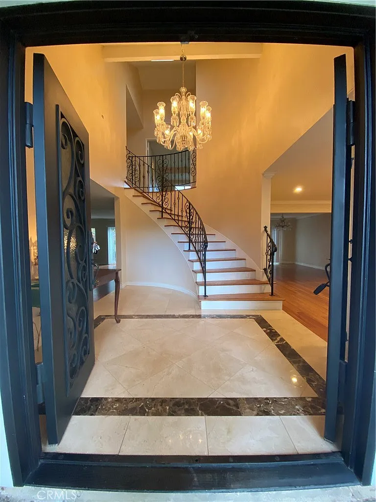 5 bed, 3020 sqft, $6,495 — Photo 1