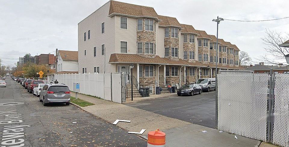 1st image of 1738 Willow Ct