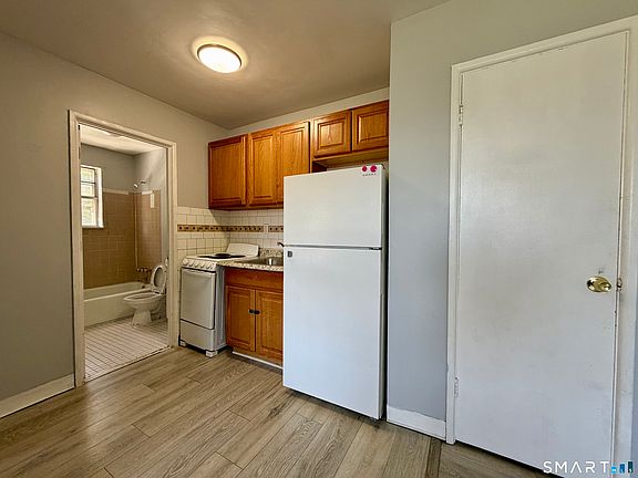 4th image of 145 Cowles St #B7