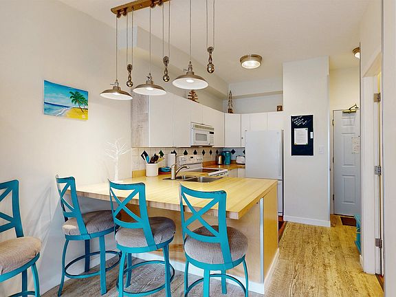 5th image of 4368 Main St #303
