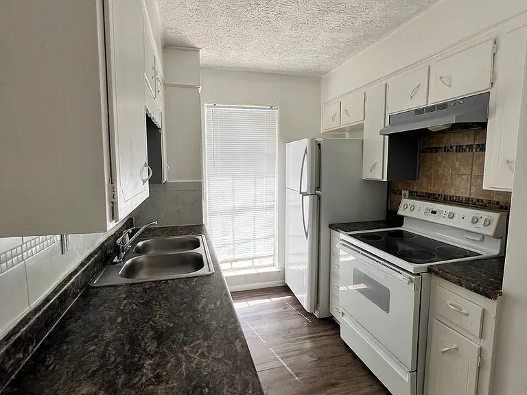 Eastgate Apartments — Photo 6