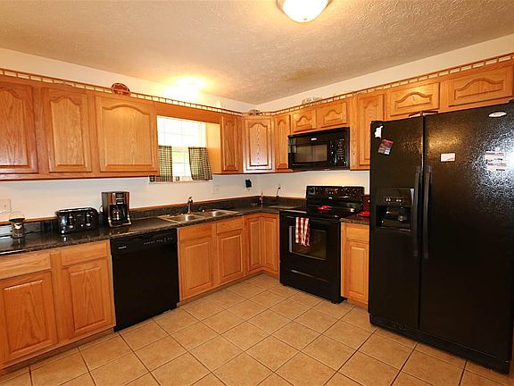 2nd image of 202 Elizabeth Way