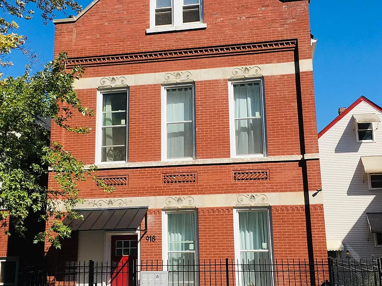 918 W 32nd Pl #2R — Photo 2