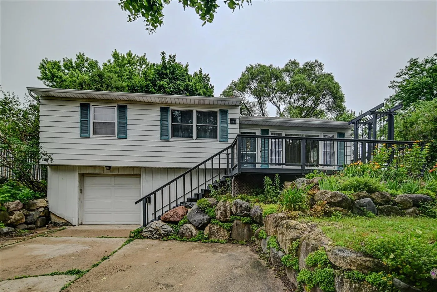 3 bed, 1106 sqft, $2,700 — Photo 1