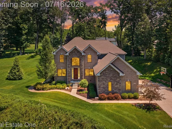 5575 Ciderberry Dr, Brighton, MI 48116