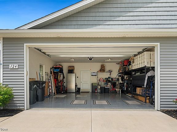 5th image of 124 Acorn Ln