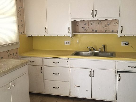 2nd image of 303 S Elk St