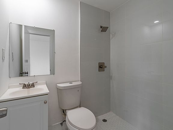4th image of 2961 SW 5th St