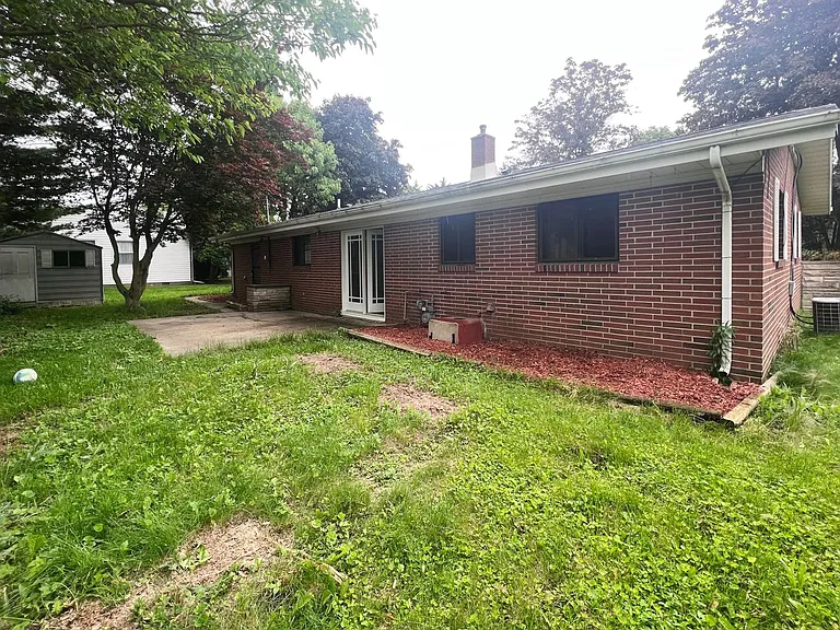 2634 N Salisbury St — Photo 11