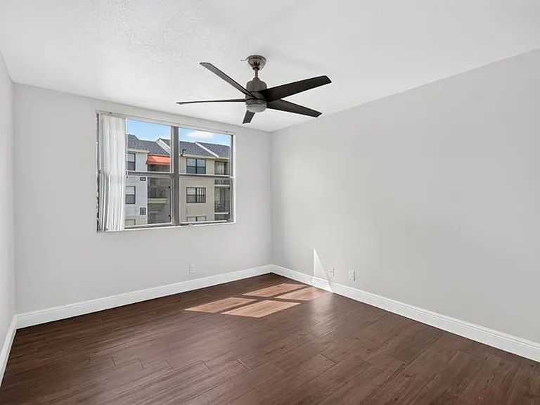 706 Executive Center Dr #23-2-23 — Photo 7
