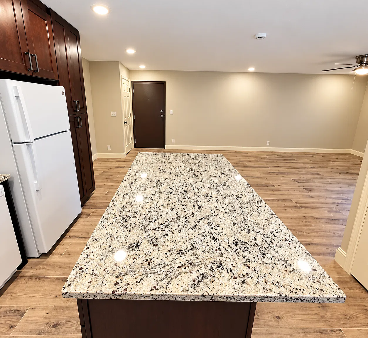 2 bed, 1000 sqft, $1,349 — Photo 4